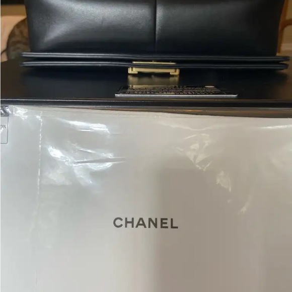Chanel Medium Boy Bag (new medium). - Picture 7 of 10